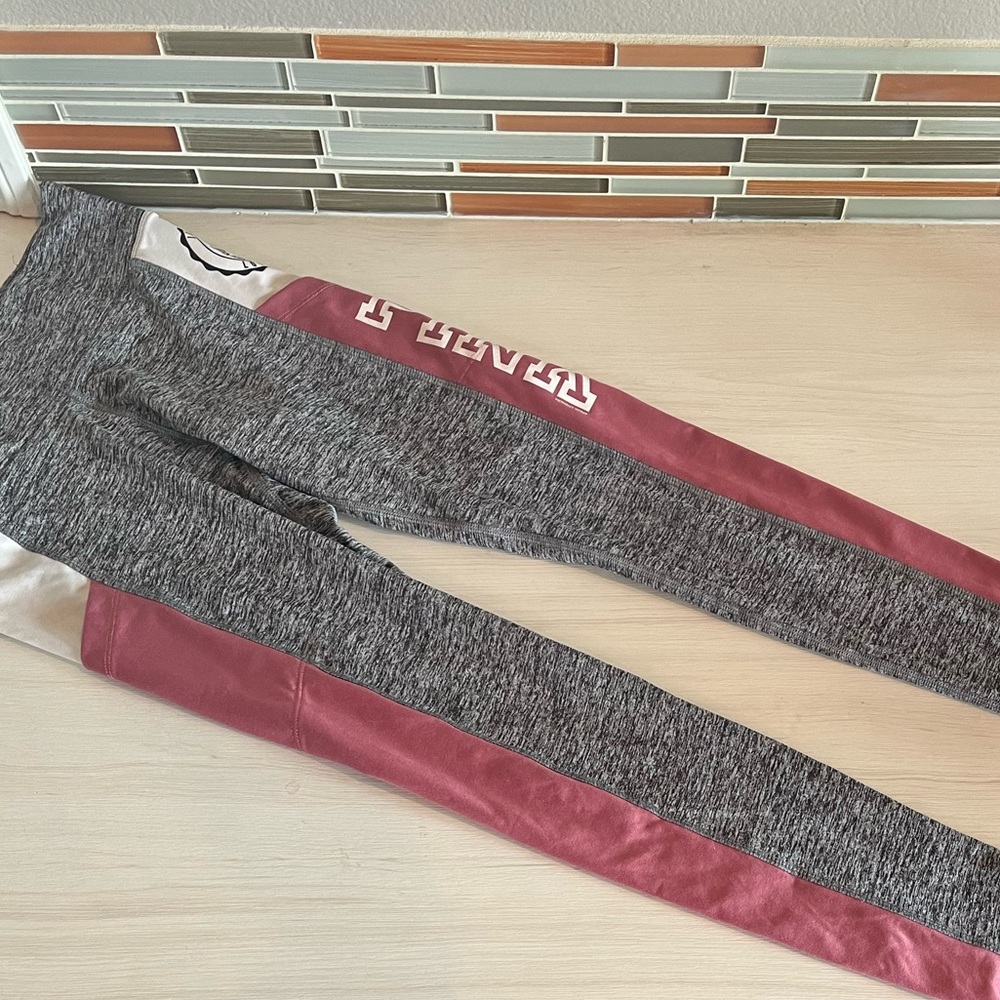 Women’s Victoria’s Secret Pink Ultimate Graphic Leggings